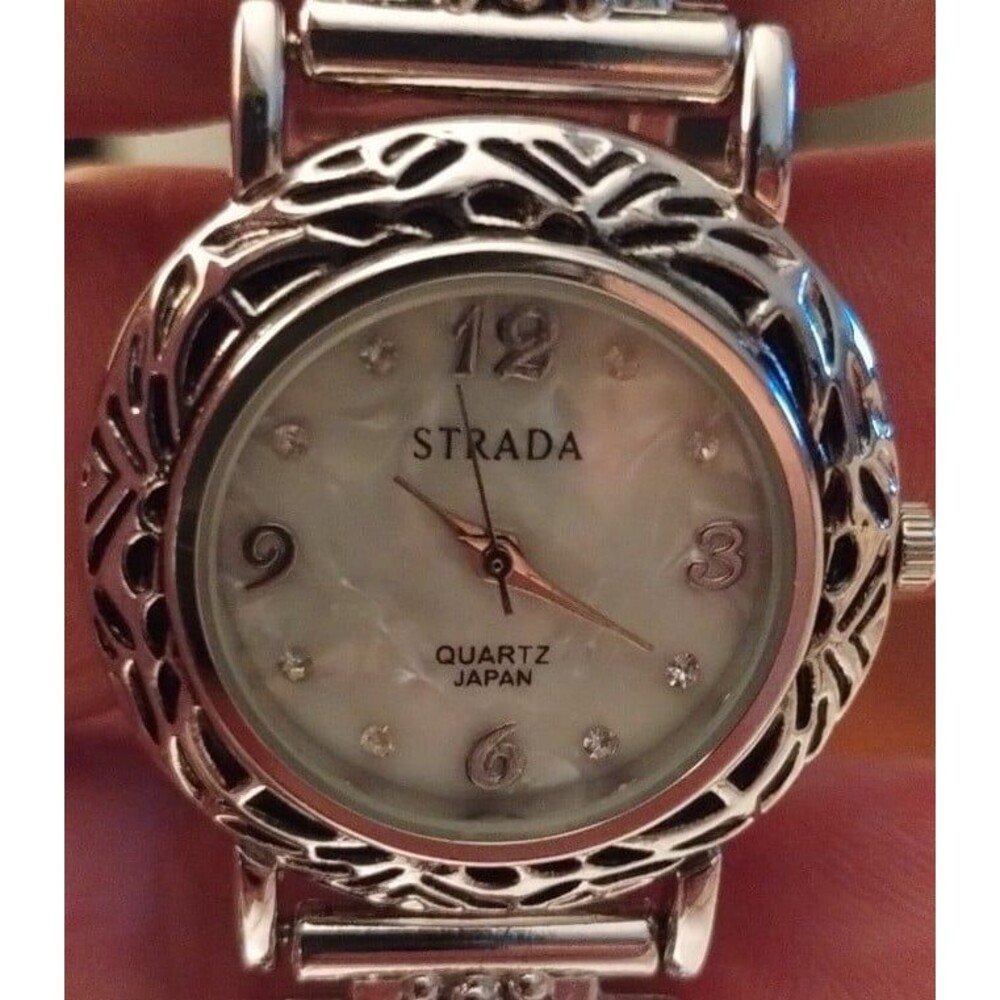 STRADA SOUTHWESTERN STYLE WOMEN'S WATCH WITH SILVERTONE LINK BAND (NEW BATTERY)
